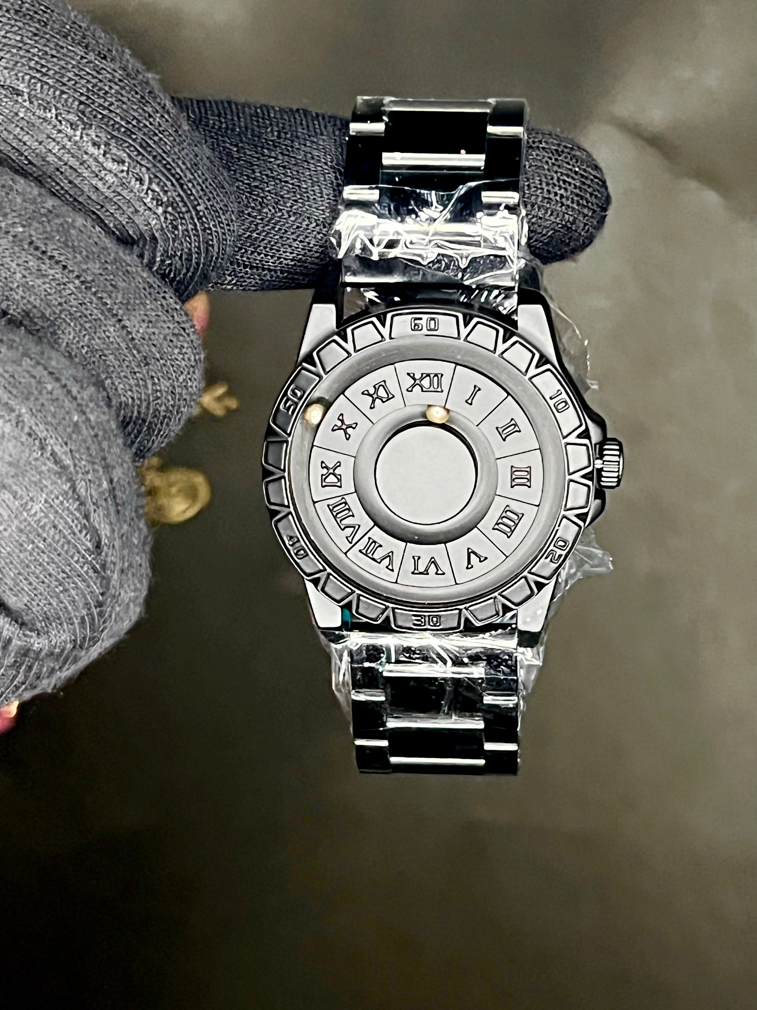 EUTOUR Men's Magnetic Watch No glass